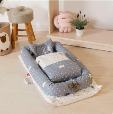 Newborn bed nest – foldable and soft travel mattress for crib or sofa